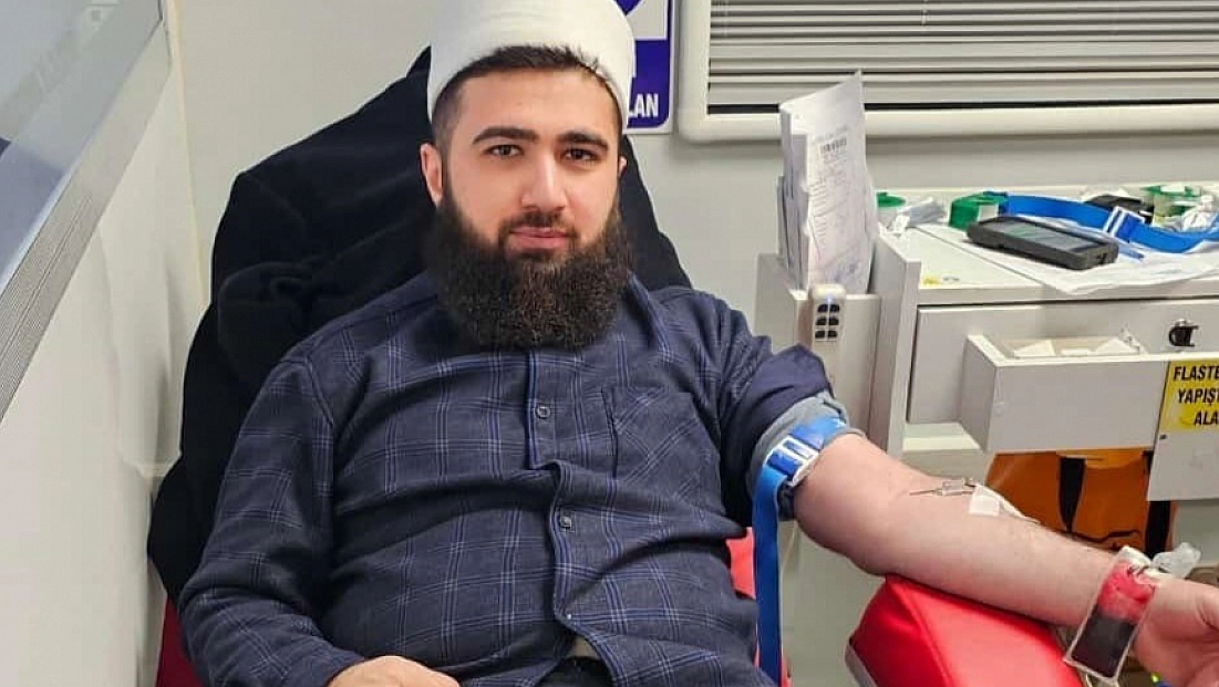İmam, cemaatiyle kan bağışında bulundu