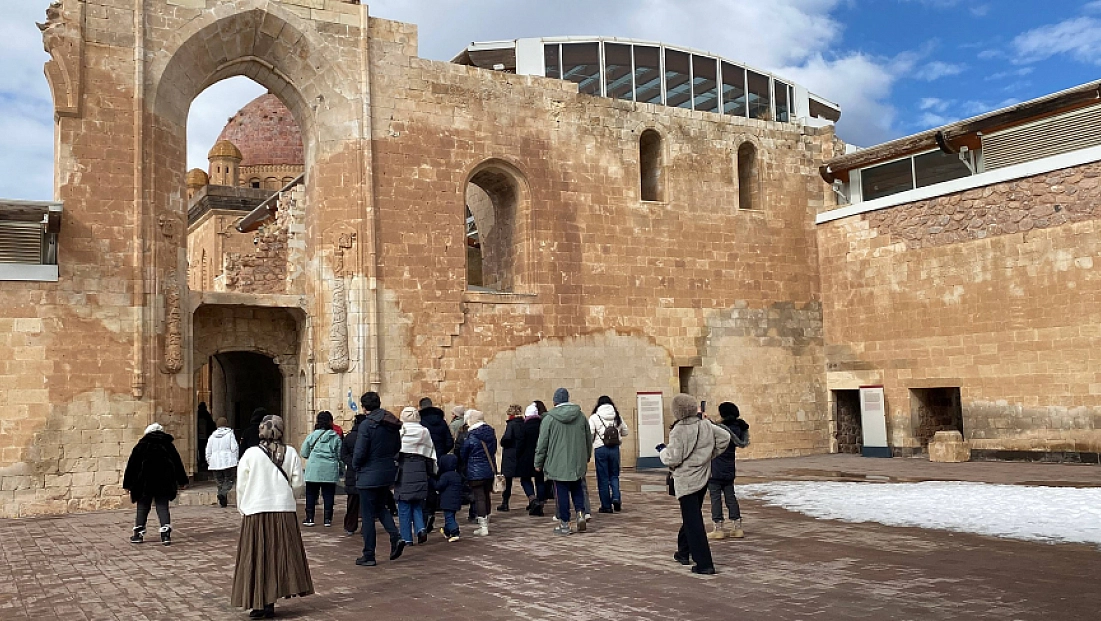 İshak Paşa Sarayı kışın da ziyaretçileri ağırlıyor