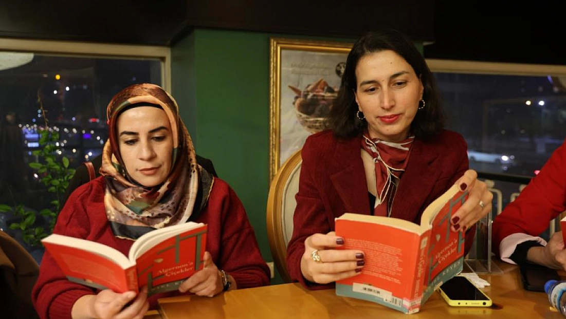 Kadınlar, altın yerine kitap günü yapıyor