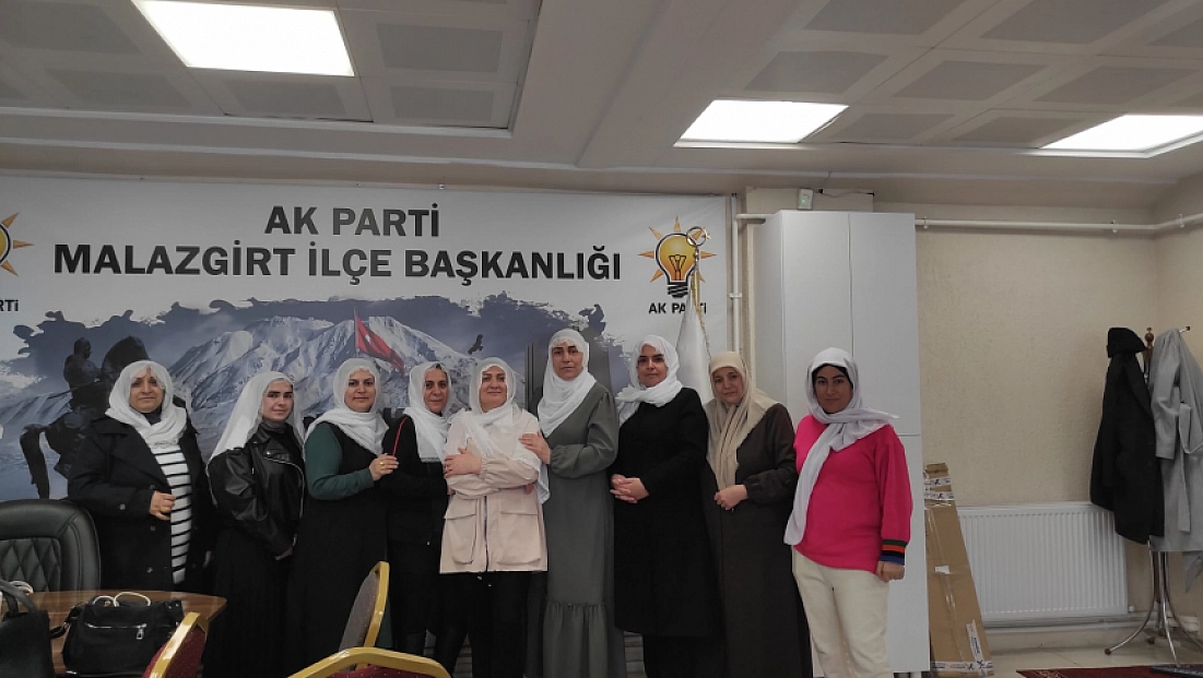 Kadınlardan Mihalgazi Belediye Başkanı Güneş'e destek