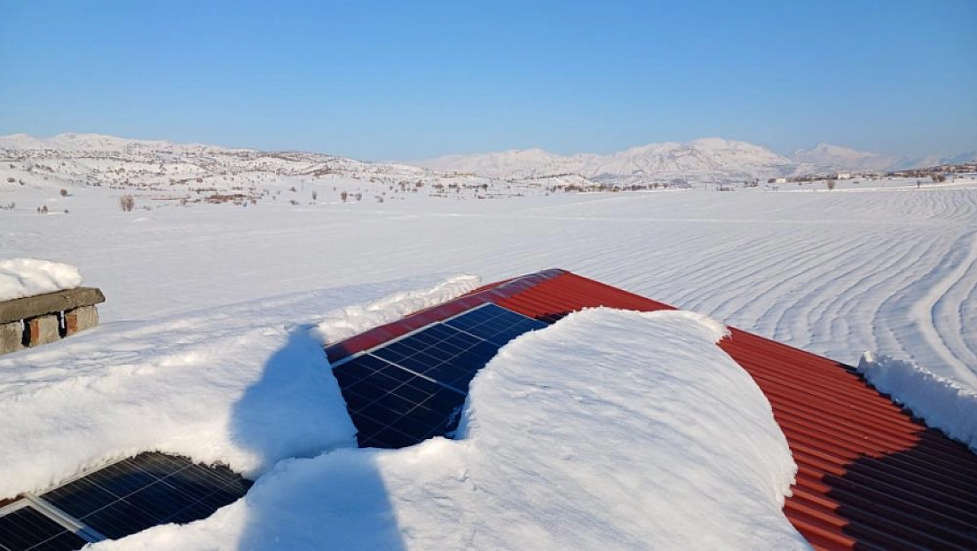 Kar, güneş panellerini etkiledi