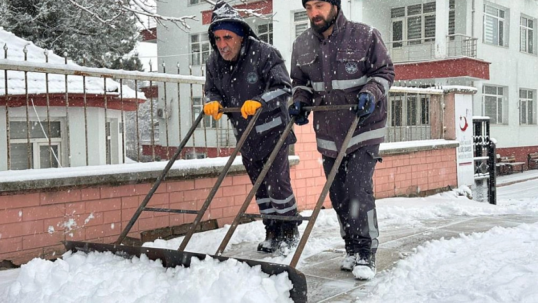 Kar yağışı etkisini artırdı, ekipleri teyakkuzda