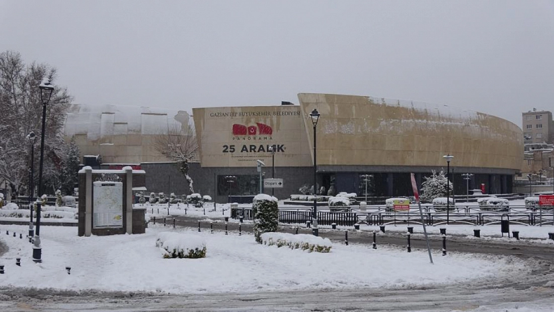 Kar yağışı sonrası yollar boş kaldı