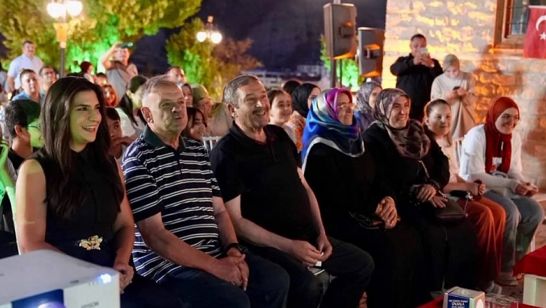 Karaoke ve nostalji sineması Darendelileri bir araya getirdi