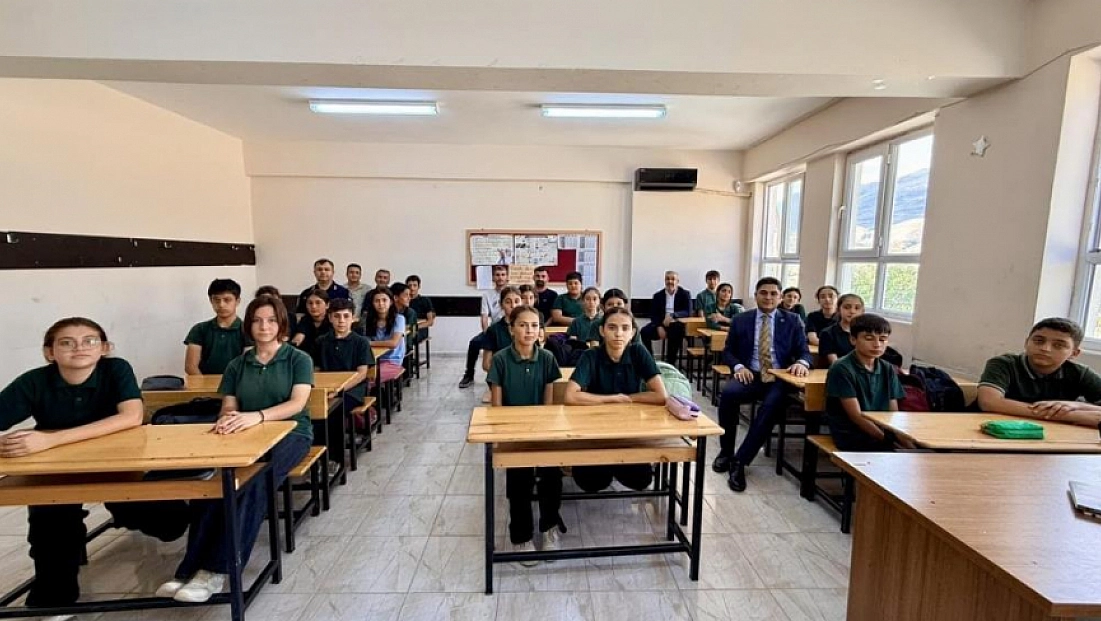 Kaymakam Bağış öğrencilerle bir araya geldi