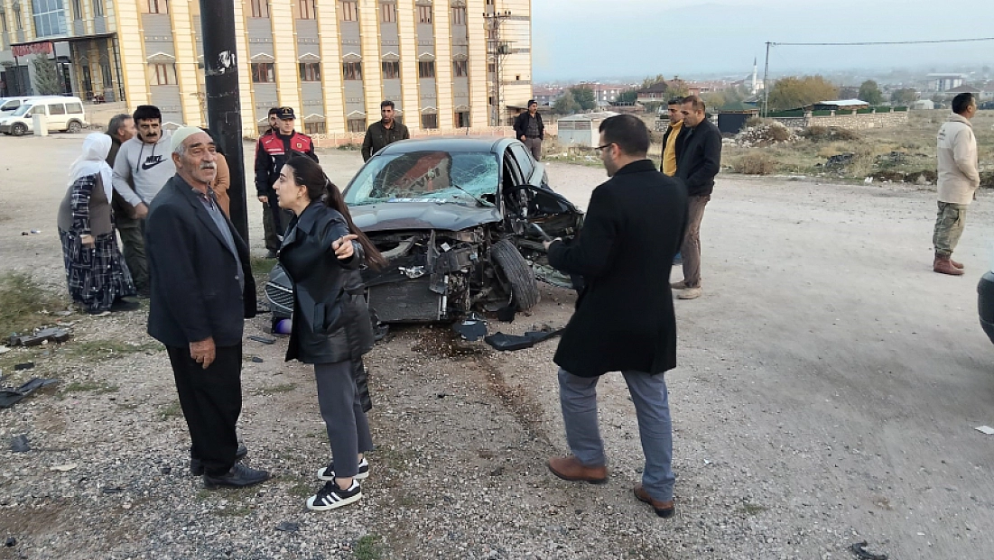 Kazada savrulan araç yayaya çarptı: 1 ölü, 2 yaralı