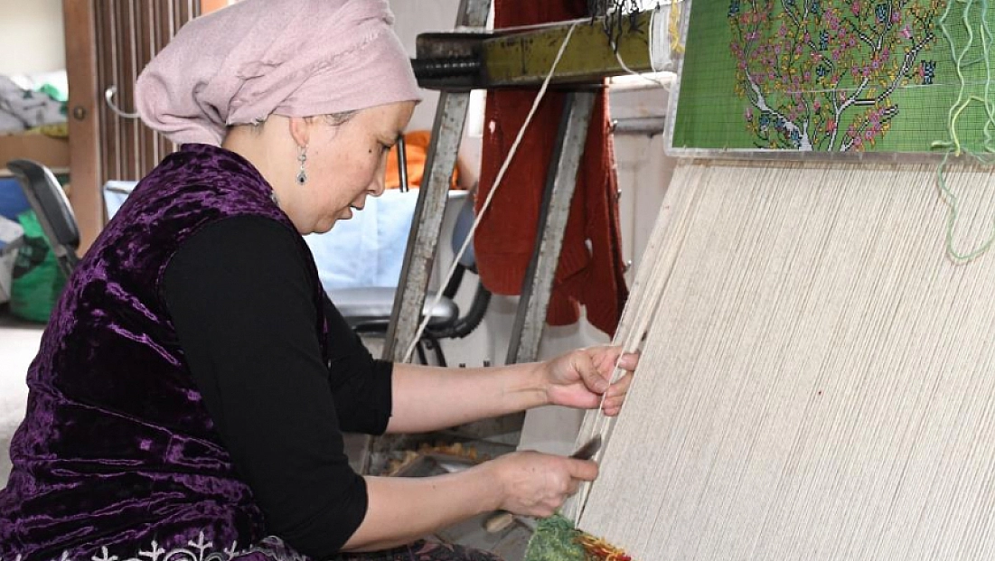 Kırgız kadınları ata mesleğini sürdürüyor