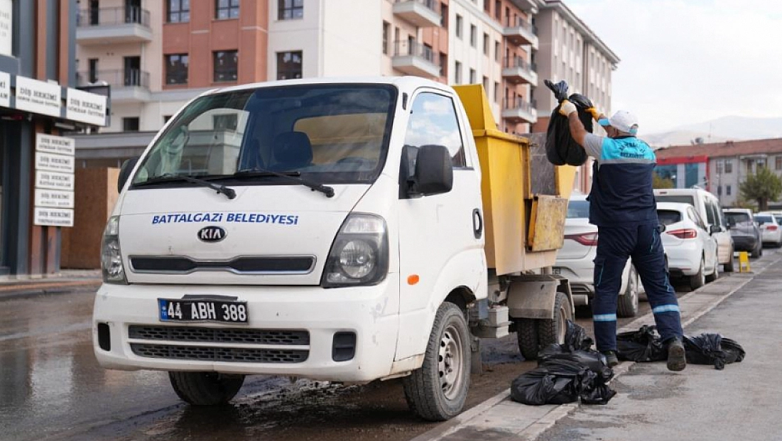 Konteynerler kalktı, belediyenin temizlik mesaisi başladı
