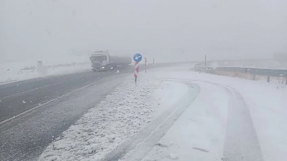 Kop Dağı’nda yoğun kar yağışı gece boyunca devam etti