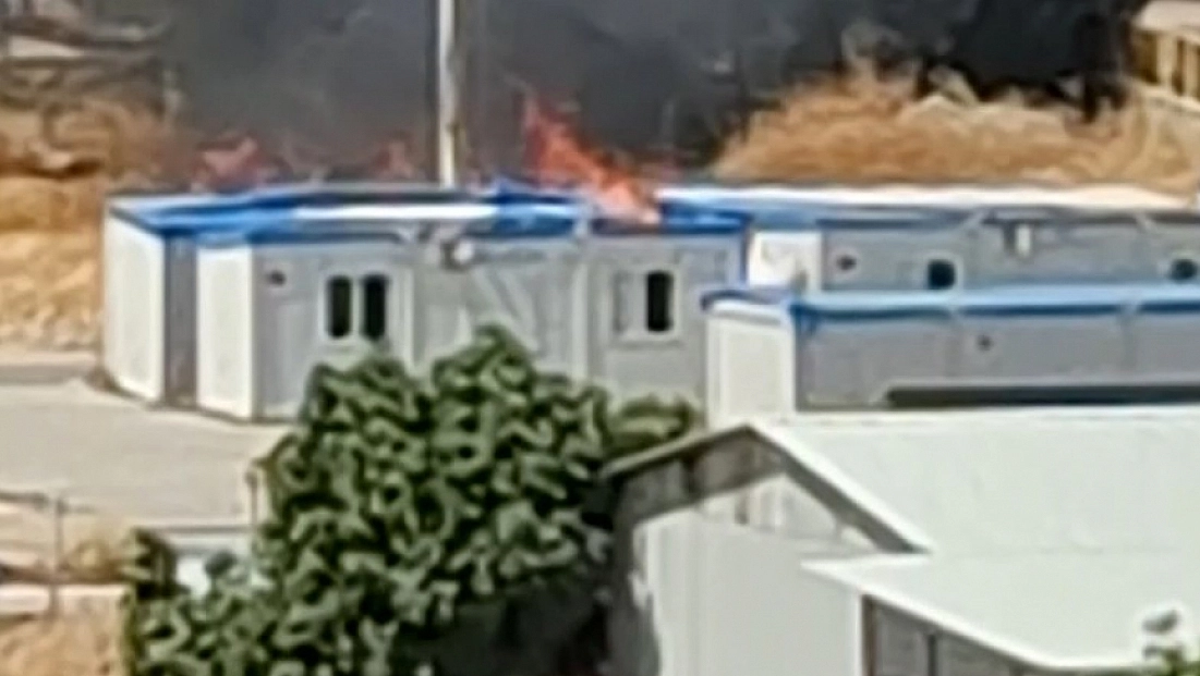 Kopan elektrik tellerinden çıkan kıvılcım yangına neden oldu