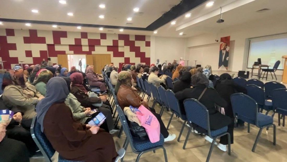 Kursiyerlere kanserde erken teşhisin önemi anlatıldı
