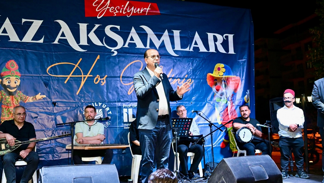 Malatya'da 30 Ağustos coşkusu: Kent meydanı kırmızı-beyaza büründü
