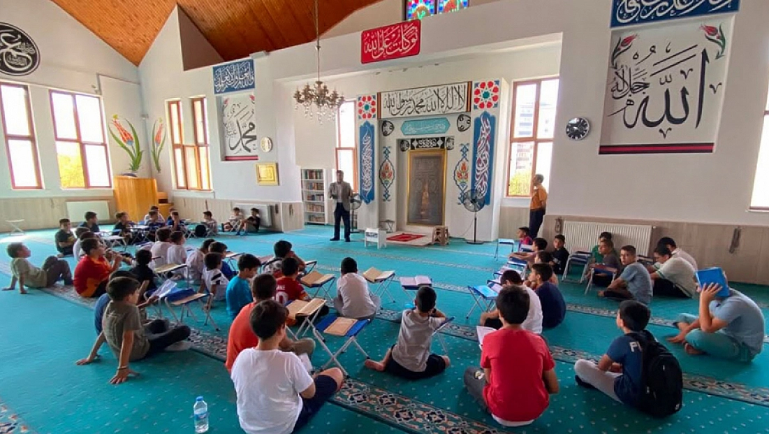 Malatya'da 35 öğrenci Kur'an-ı Kerim okumaya geçti