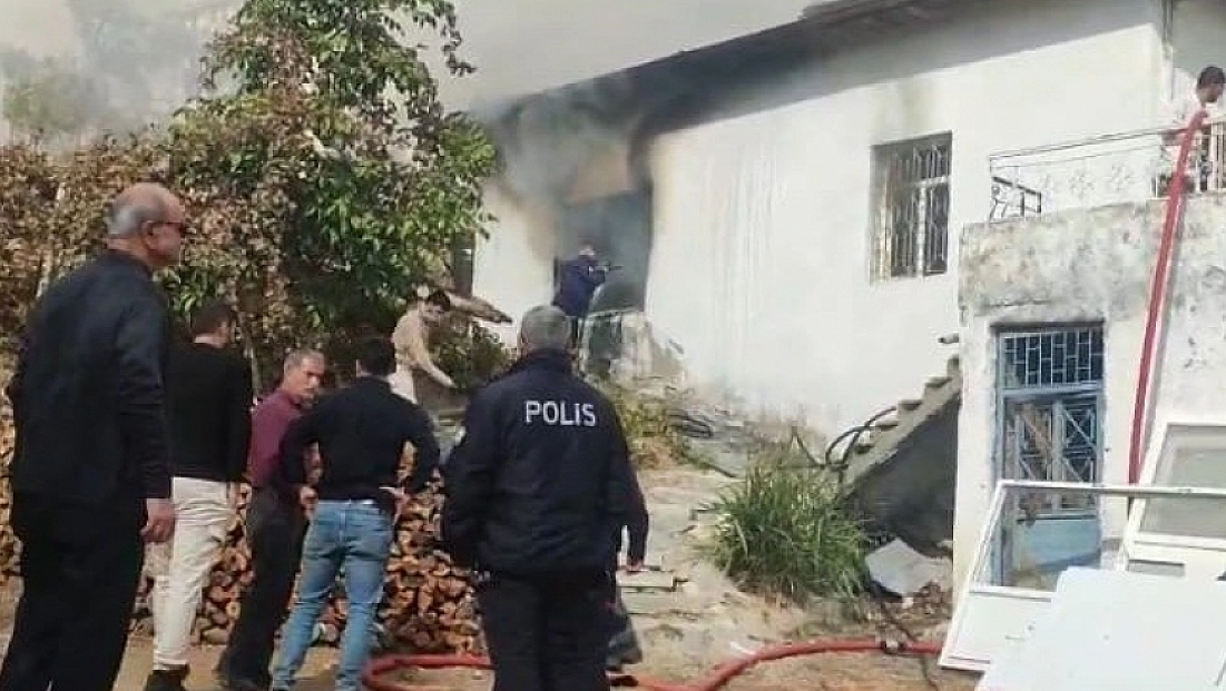 Malatya'da ev yangını paniğe neden oldu!