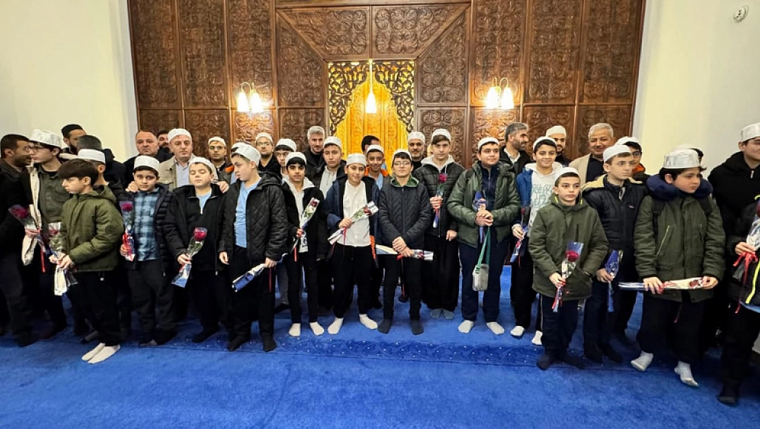 Malatya’da hafız öğrenciler umre yolculuğuna uğurlandı