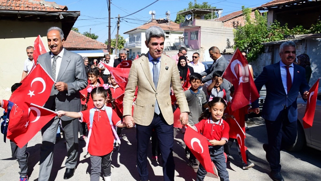 Malatya’da ilk ders zili öncesi dikkat çeken karşılama: Amin alayı geleneği yeniden yaşatıldı