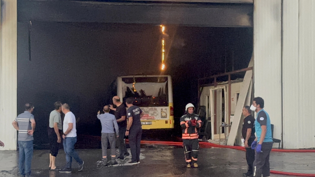 Malatya’da MOTAŞ bakım atölyesinde yangın! 3 otobüs alevlere teslim oldu