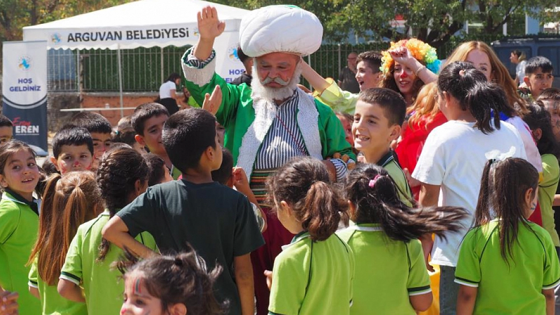 Malatya'da öğrenciler yeni eğitim yılına şenlikle başladı