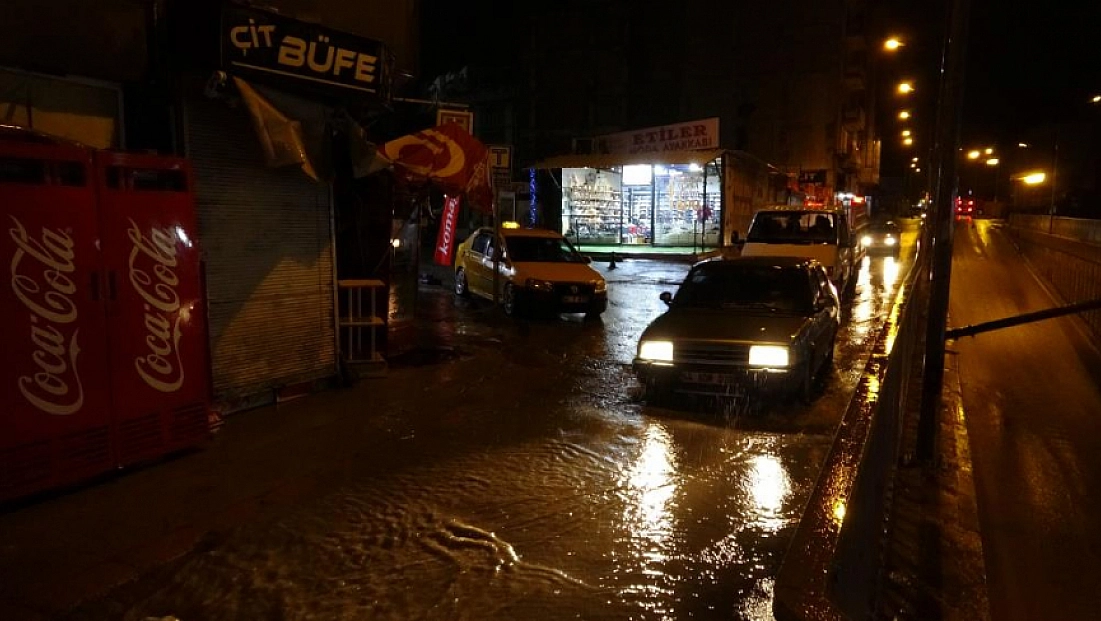 Malatya’da yağış trafiği vurdu! Altgeçit ulaşıma kapatıldı