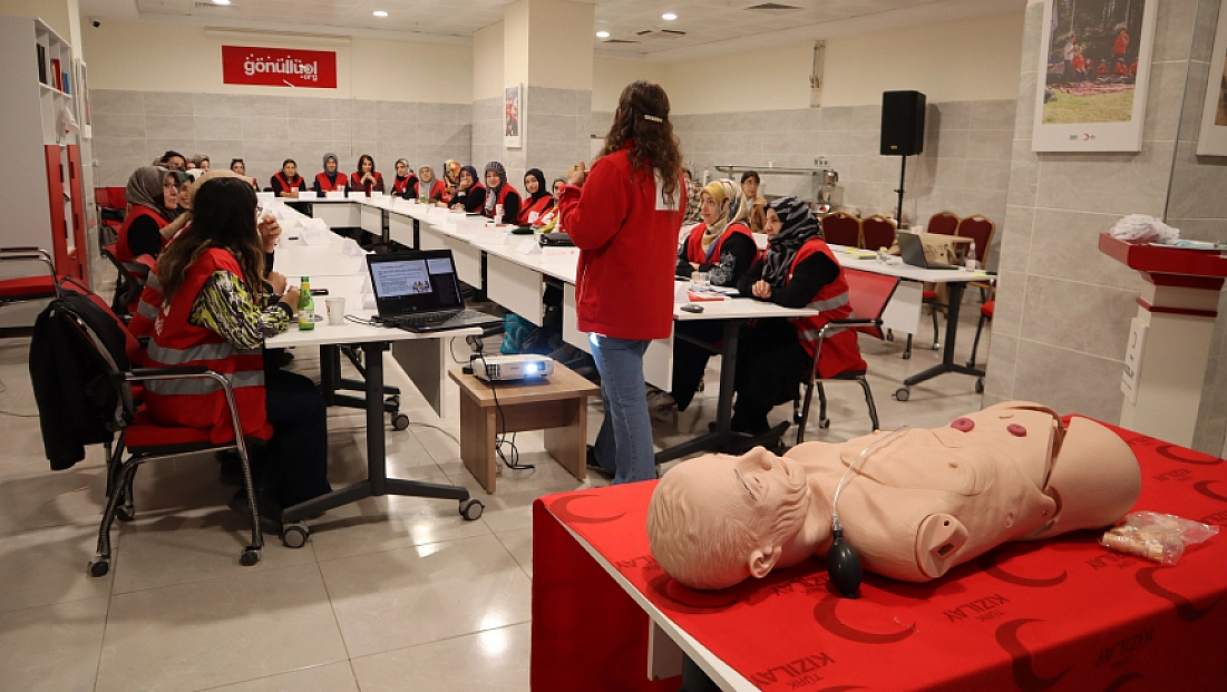 Malatya’da yalnız yaşayan yaşlılara umut: Evde bakım gönüllü eğitimi başladı
