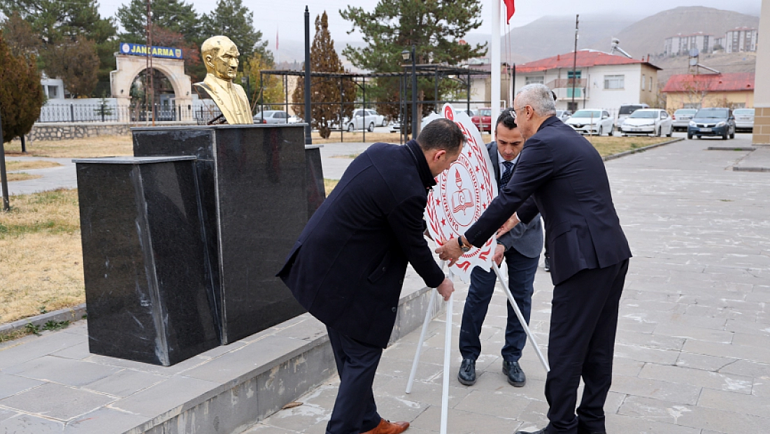 Malatya'nın ilçelerinde Öğretmenler Günü kutlandı