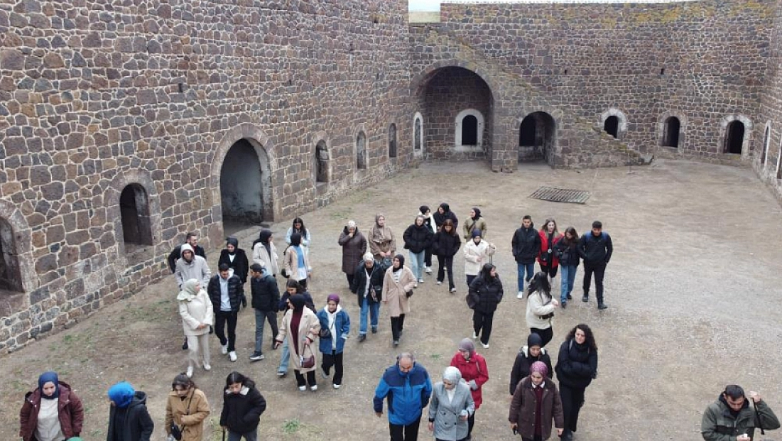 Öğrenciler Aziziye Tabyaları’nda tarih yaşadı