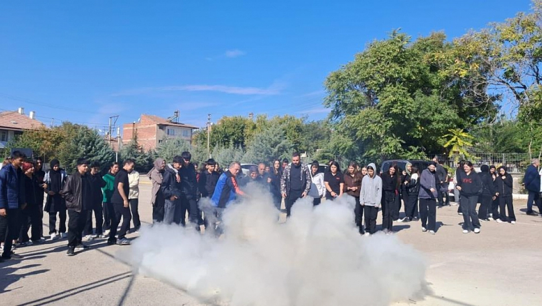 Öğrencilere yangın eğitimi verildi