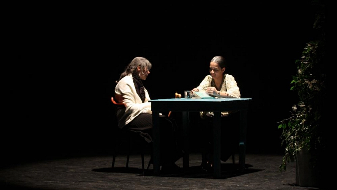 Öğretmenlik tiyatrosu izleyiciyi duygulandırdı