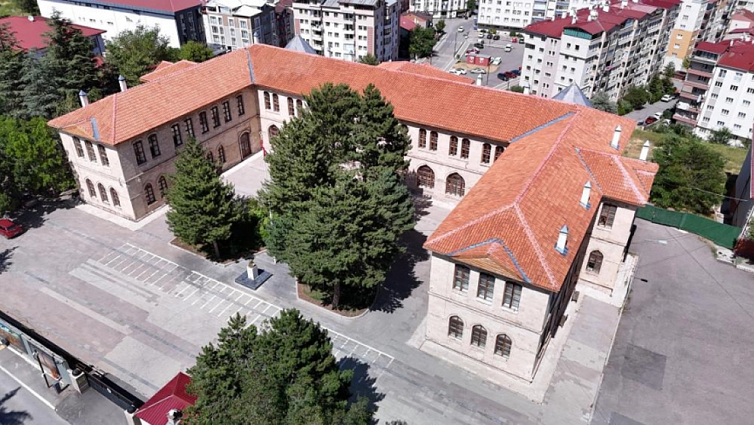 Osmanlı'dan günümüze kesintisiz eğitim veren 11 okuldan biri