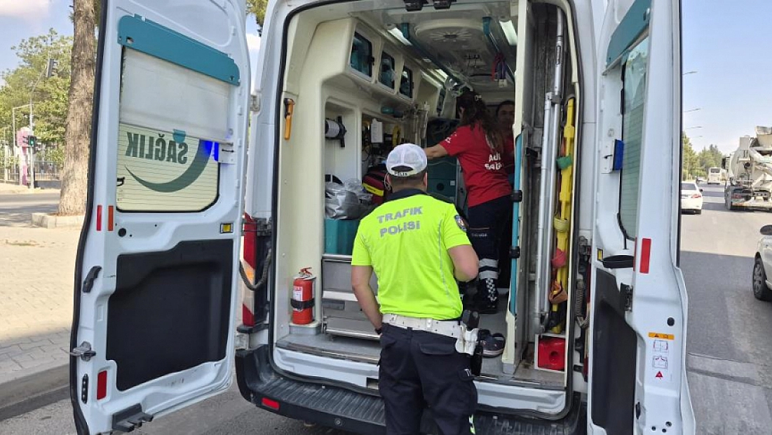 Otomobil ile hafif ticari araç çarpıştı: 1 yaralı