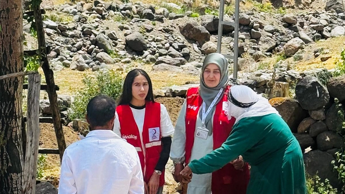 Patnos'ta 90 yaşındaki kadına Kızılay kucak açtı