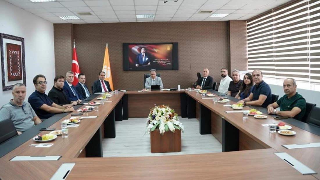 Rektör Akpolat, 9 akademisyeni tebrik etti