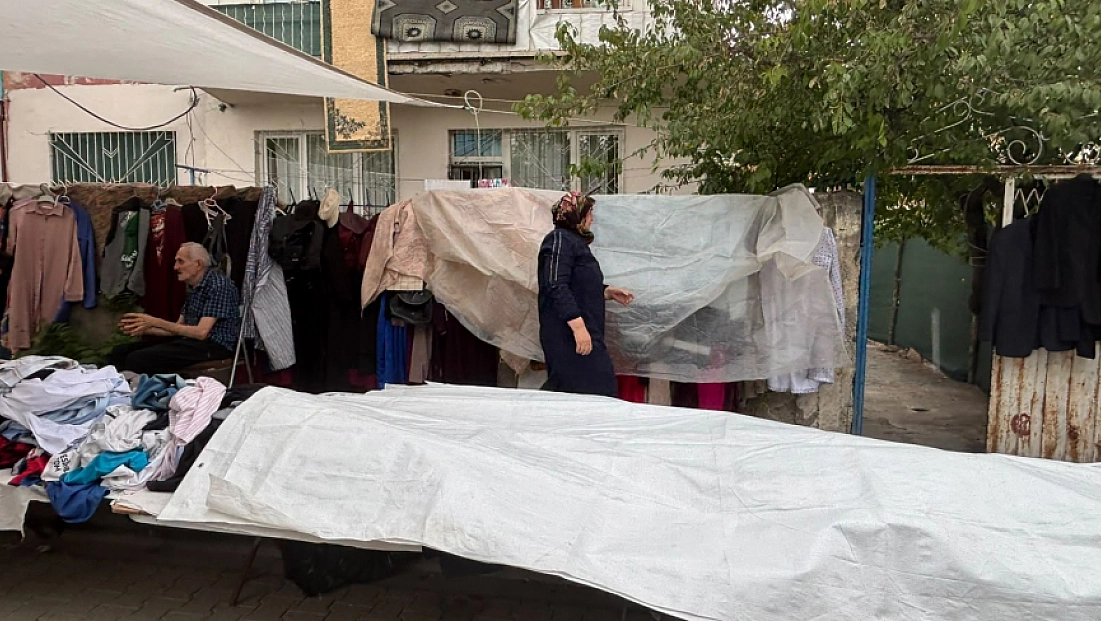 Sağanak yağış bit pazarını etkiledi! Malatya'da esnaftan yetkililere çağrı!!