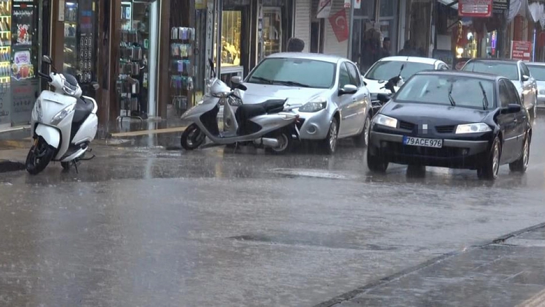 Sağanak yağış etkili oldu