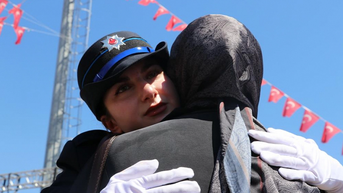 Şehit babasının izinden giderek polis oldu