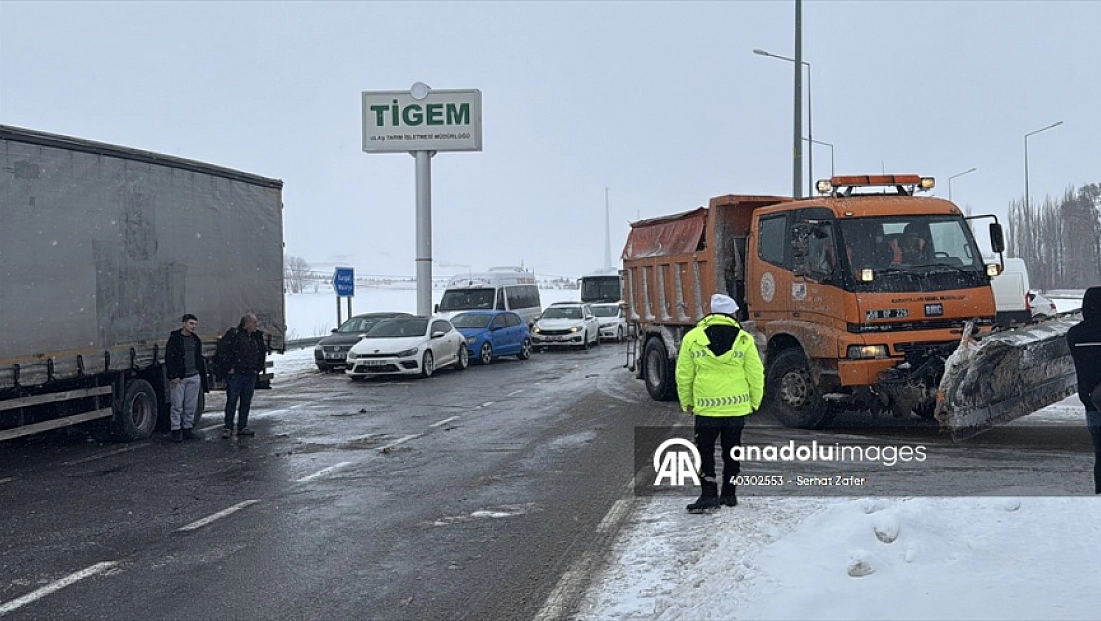 Sivas-Malatya kara yolu ulaşıma kapandı