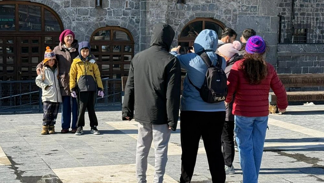 Soğuk hava engel olmadı, turistler akın ediyor