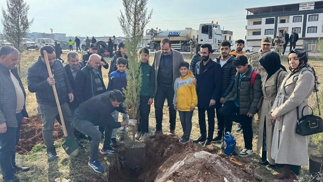 Sur olaylarında şehit düşen kolluk kuvvetleri için Diyarbakır'da fidan dikildi