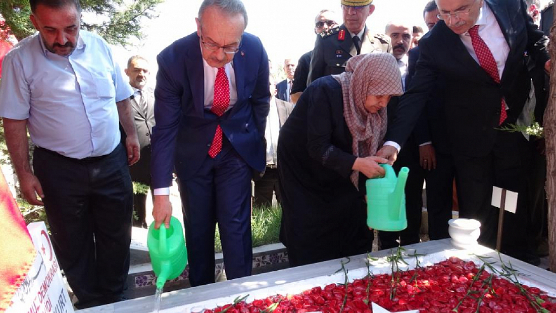Malatya'da kahramanlar unutulmadı: 15 Temmuz şehitleri dualarla yad edildi