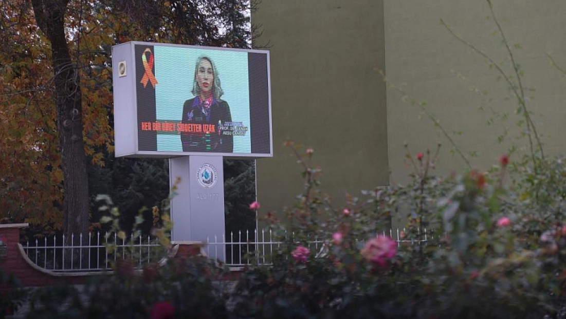 Trafik lambalarında “Kadına Saygı” mesajı