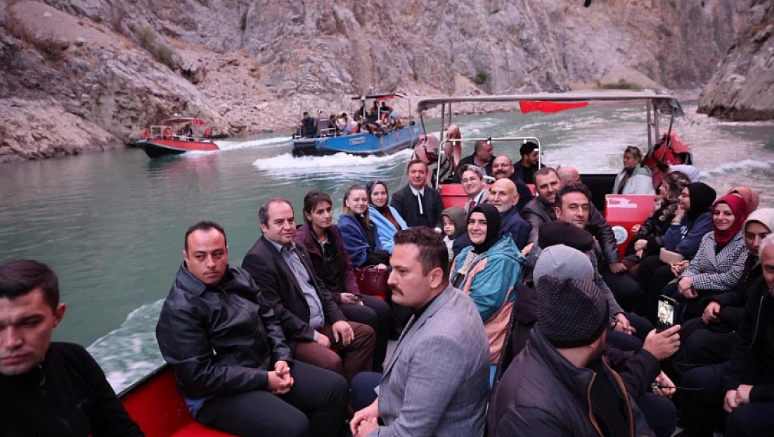 Vali Aydoğdu Karanlık Kanyon’da tekne turuna katıldı