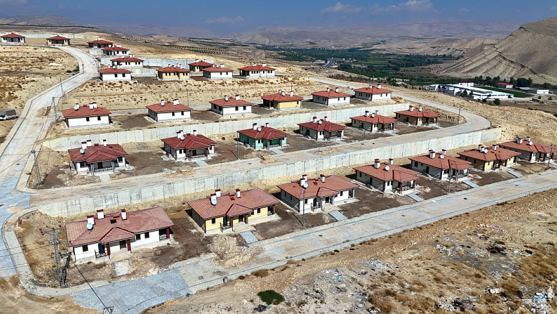 Yenice'de yüzler gülüyor: Deprem konutları hak sahiplerine teslim ediliyor