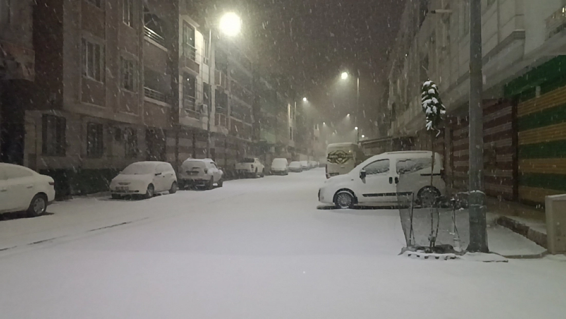 Yoğun kar yağışı hayatı olumsuz etkiledi