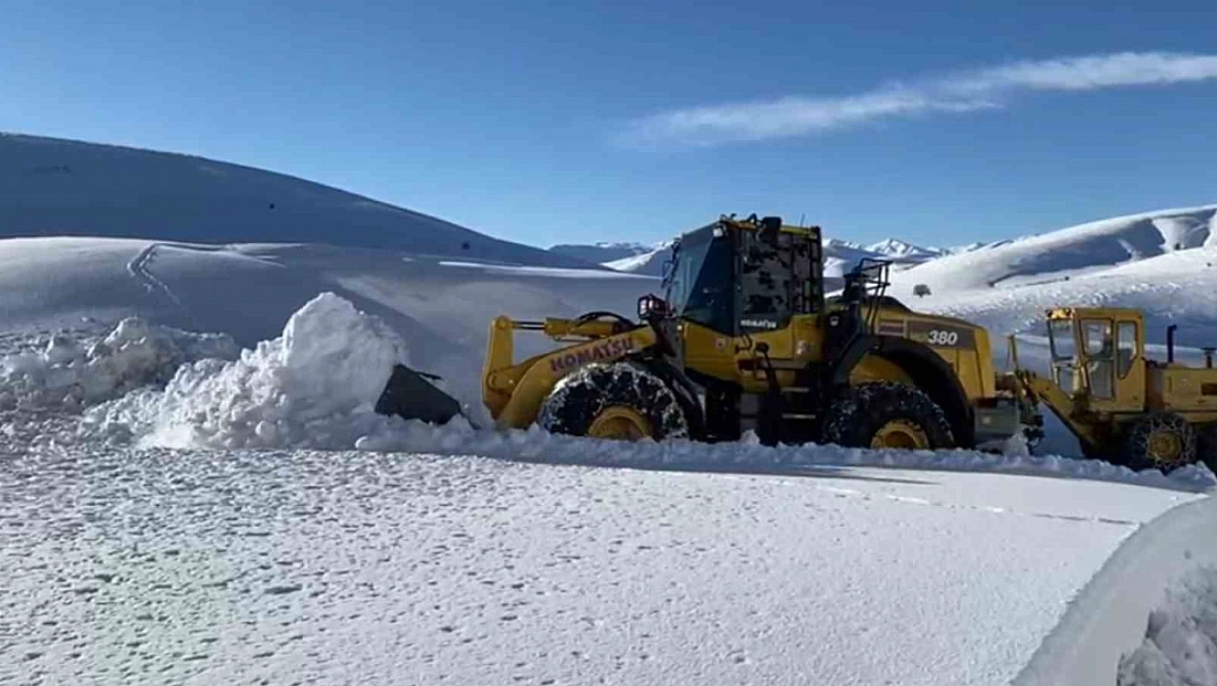 Kar ve tipi Malatya’yı esir aldı! Ekipler gece gündüz çalışıyor