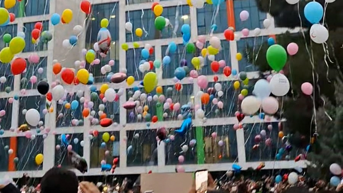 Malatya’da binlerce balon gökyüzüne bırakıldı…