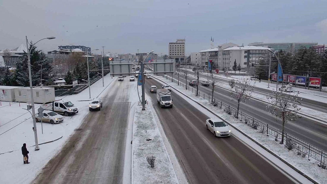 Malatya'da kar yağışı hayatı olumsuz etkiledi