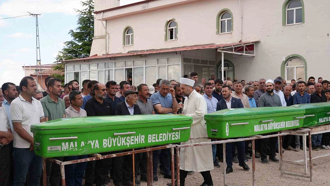 Malatya'da aynı kazada hayatını kaybeden 3 kişilik aile toprağa verildi
