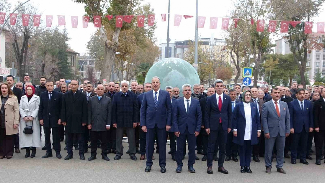 Malatya’da 24 Kasım için ilk durak Atatürk Anıtı oldu