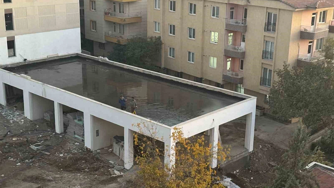 Malatya'da rezerv alandaki inşaat suyla doldu!