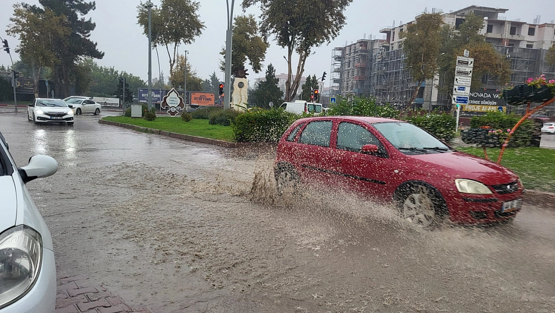 Malatya’da yollar göle döndü!